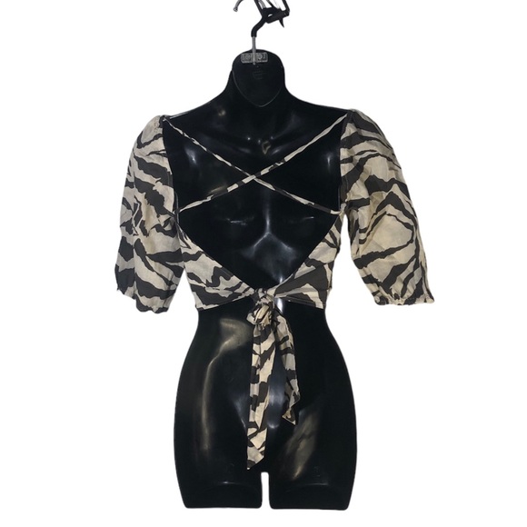 Zebra 🦓 Print Unique Crop Top with sleeves. - Picture 4 of 4